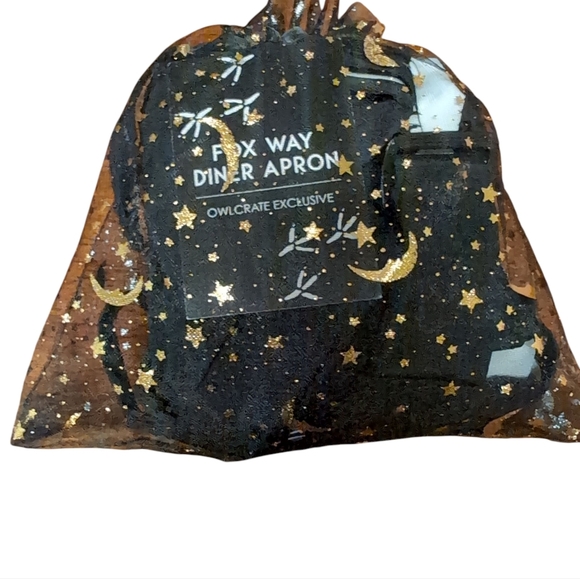 Fox Way Diner Apron Raven Cycle Series Black White Graphic By Owlcrate NIB - Picture 6 of 6